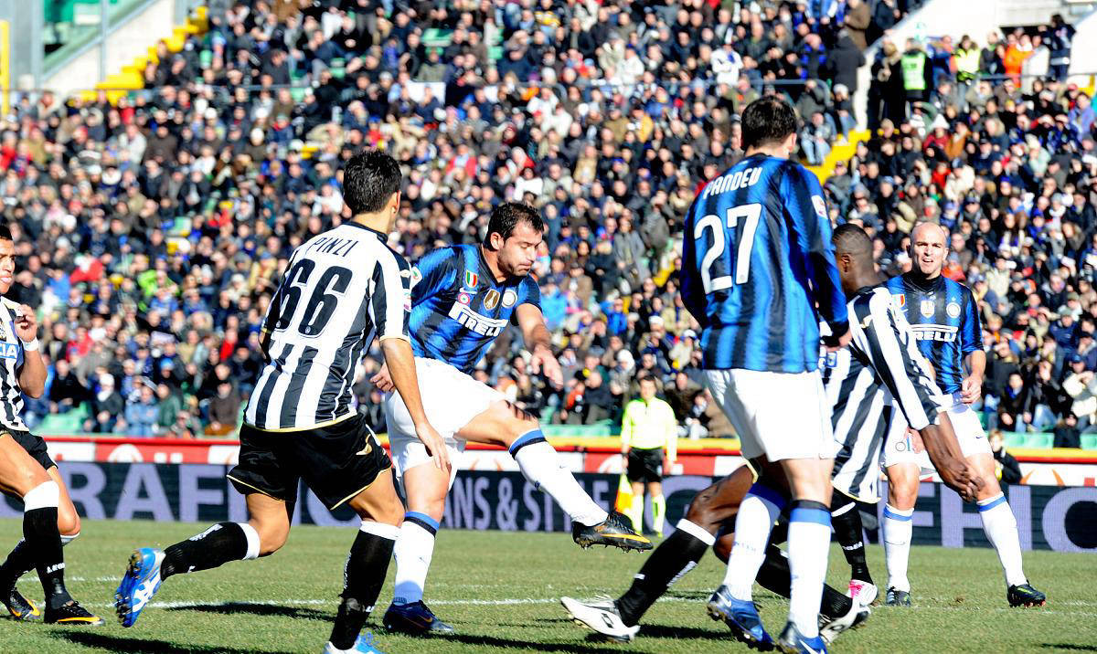 包含克罗托内主场不敌乌迪内斯，遭遇挫折的词条